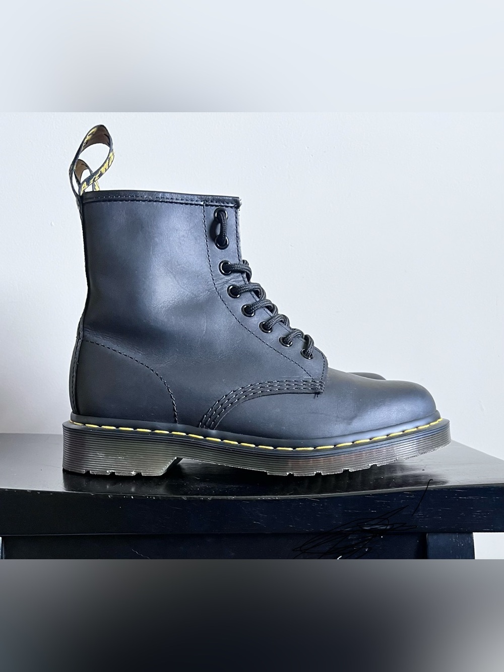 Dr Doc Martens Air Wair 11822 Black Leather Combat Boots Women Sz 8 Men Sz 7